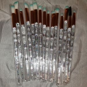 15 Makeup Brushes